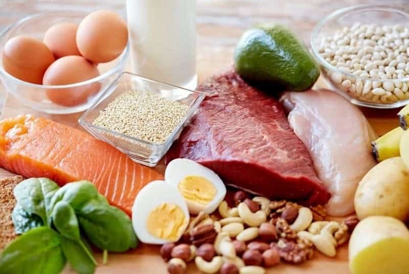Cần bổ sung nhiều chất đạm, dinh dưỡng trong thực đơn mỗi ngày là một trong những cách trị mãn kinh sớm