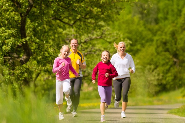 Duy trì lối thói quen vận động, luyện tập thể dục thể thao hằng ngày, giúp nâng cao sức đề kháng tăng cường sức khỏe