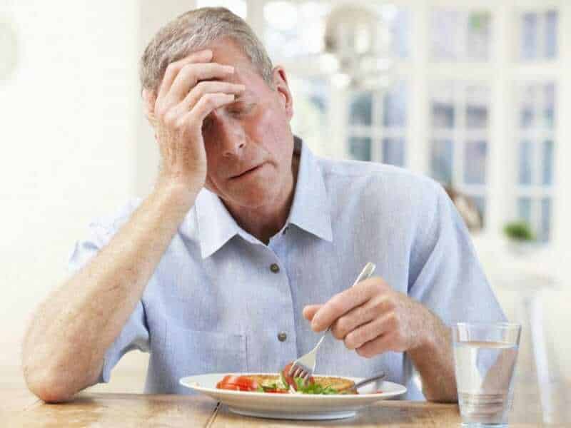 Người bệnh mất ngủ thường hay chán ăn và ăn rất ít
